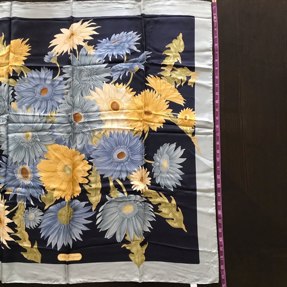 SALVATORE FERRAGAMO SILK SCARF - Picture 11 of 11